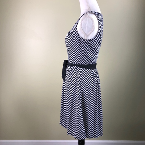 WHBM Black & White Lined Chevron Dress Size 2 EUC! - Picture 6 of 7